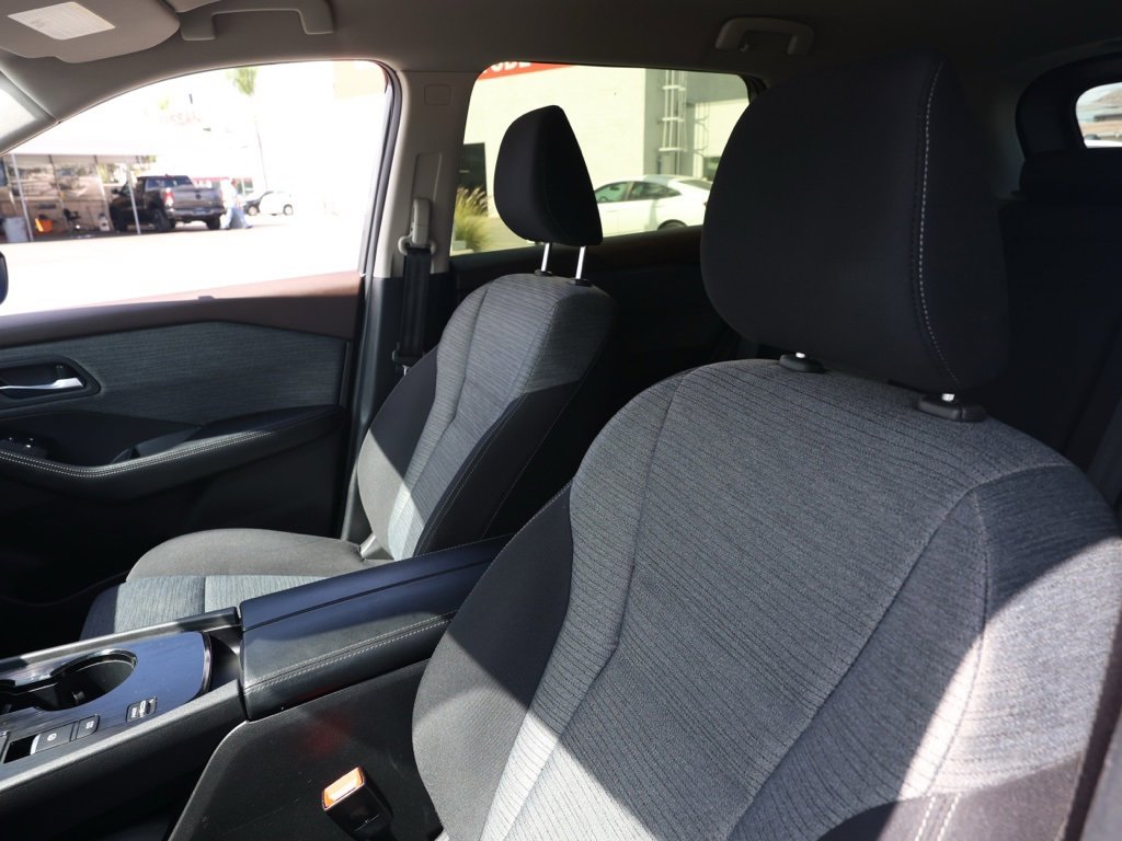 Used 2023 Nissan Rogue SV image 15