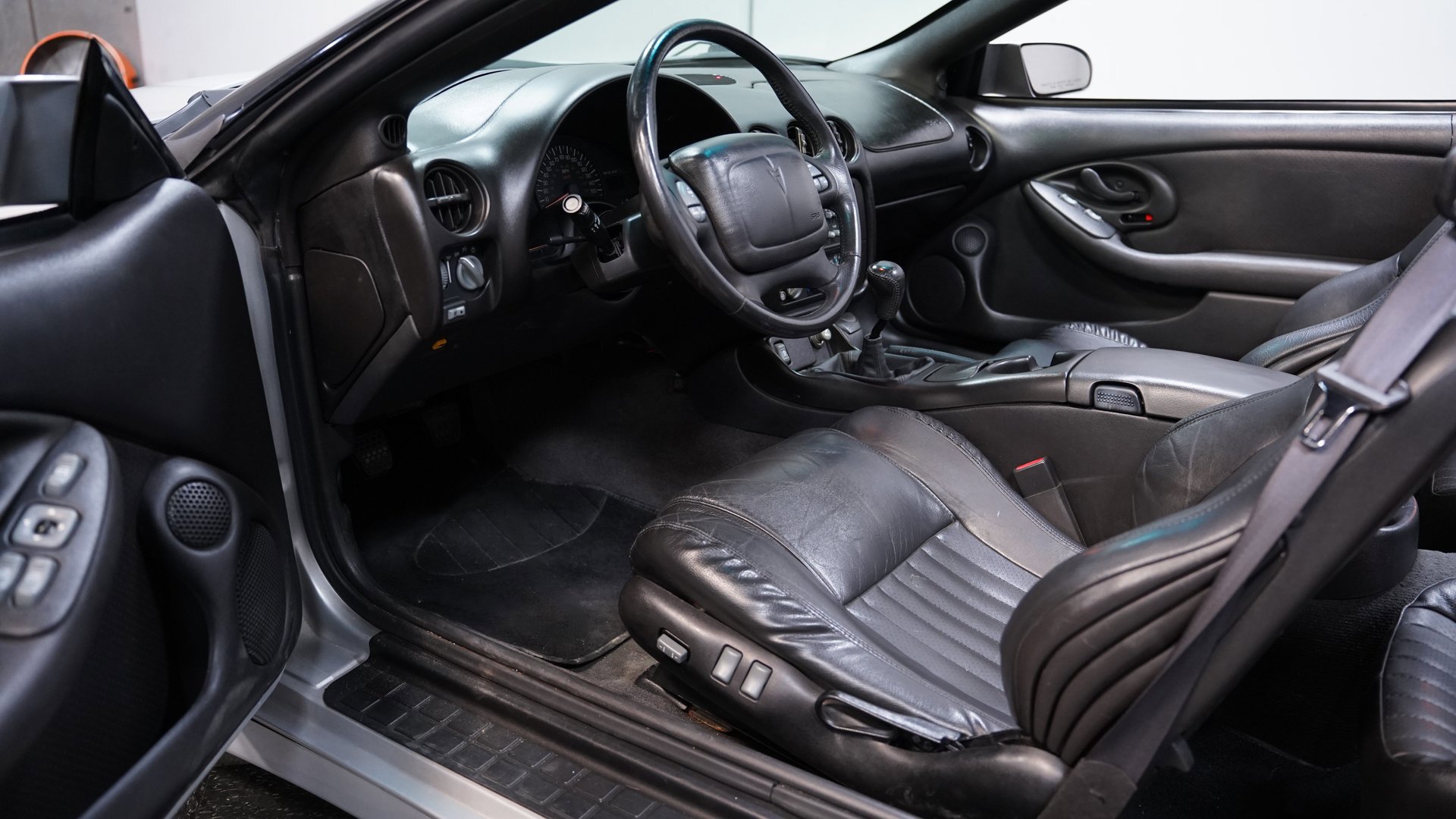 Used 2000 Pontiac Firebird Trans Am RWD image 5