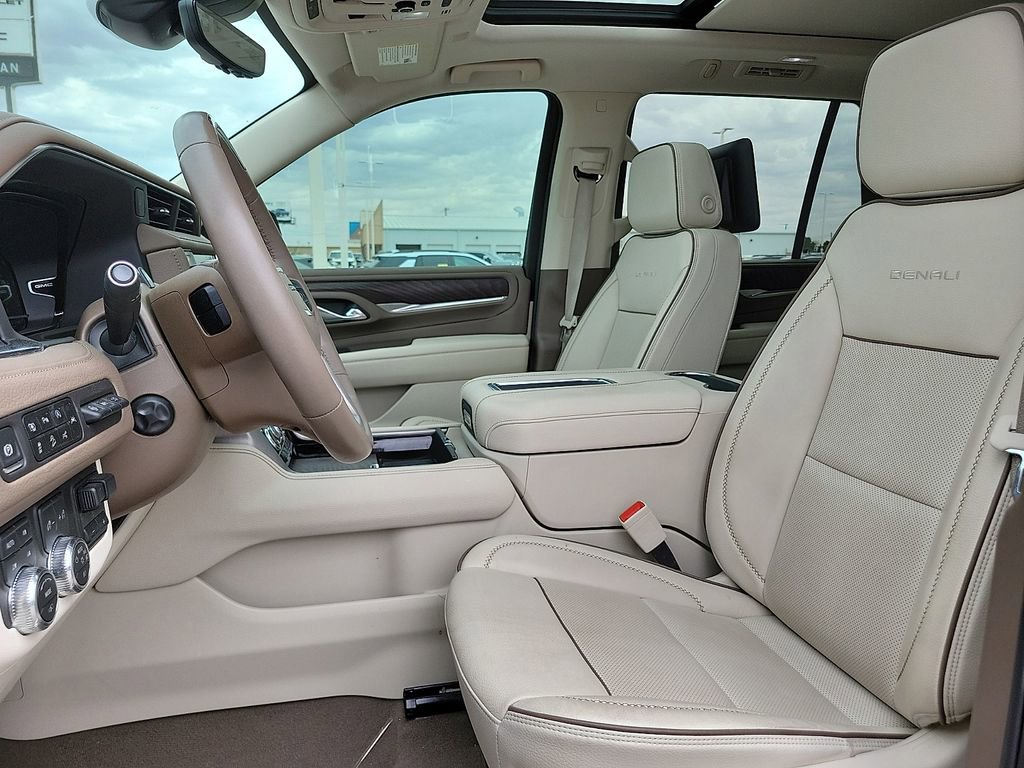 Used 2024 GMC Yukon Denali w/ Denali Reserve Package AWD/4WD image 19