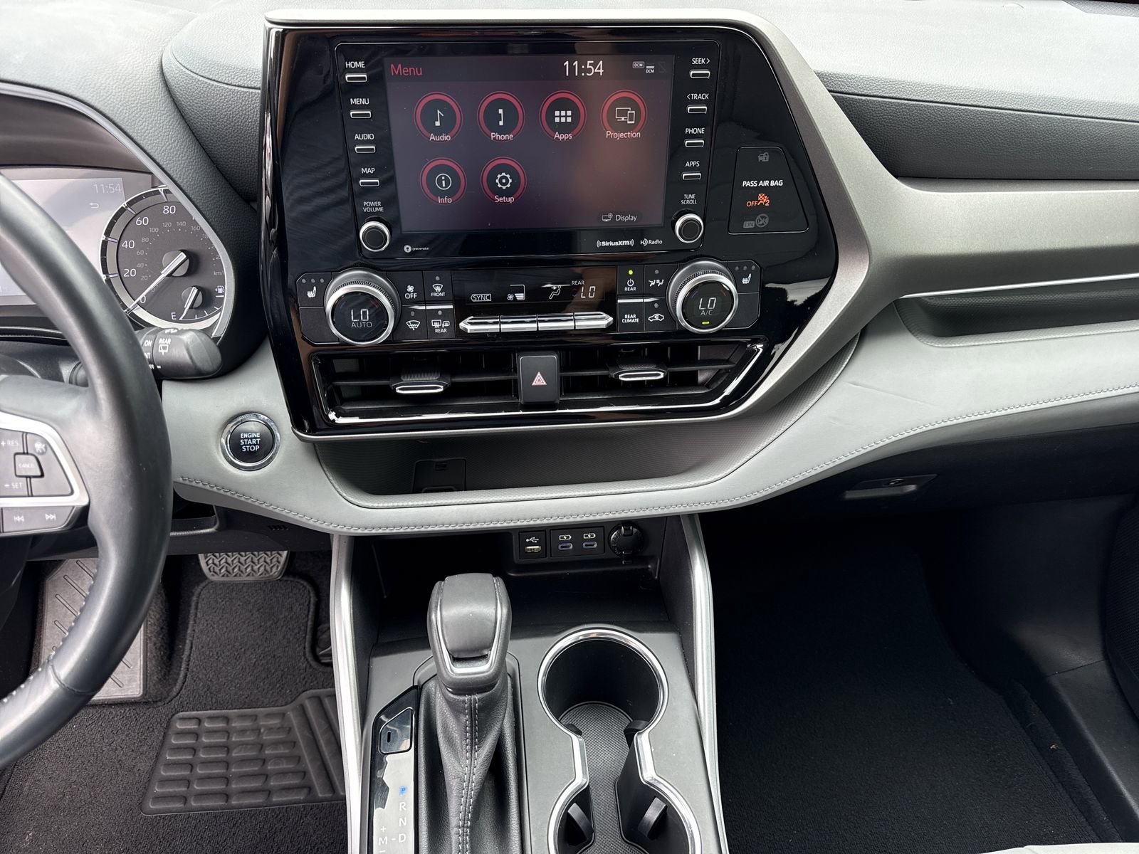 Used 2022 Toyota Highlander XLE FWD image 31
