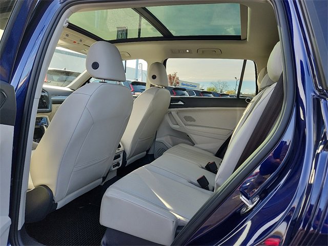 Used 2022 Volkswagen Tiguan SE w/ Panoramic Sunroof Package image 9