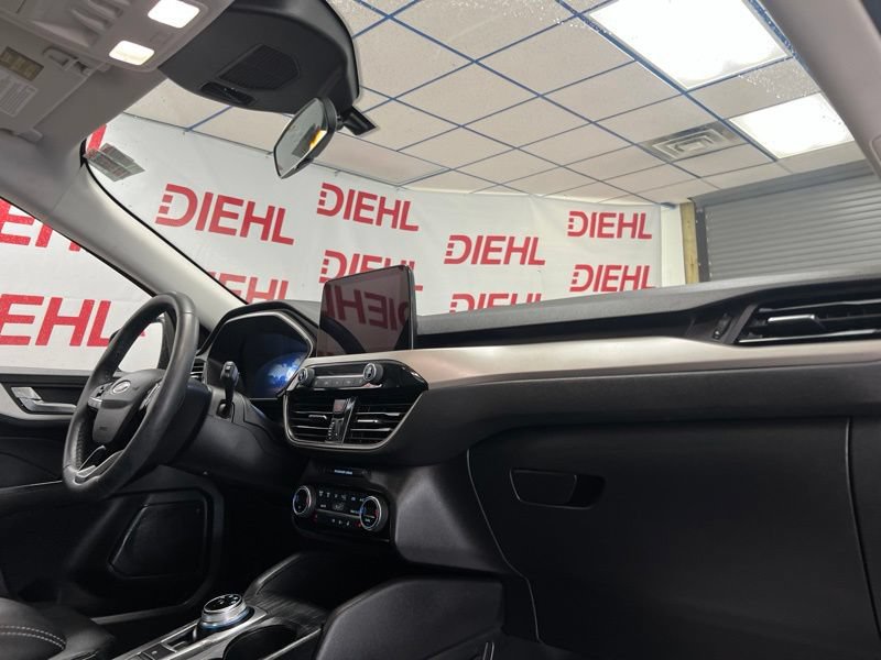 Used 2021 Ford Escape SEL w/ Technology Package AWD/4WD image 15