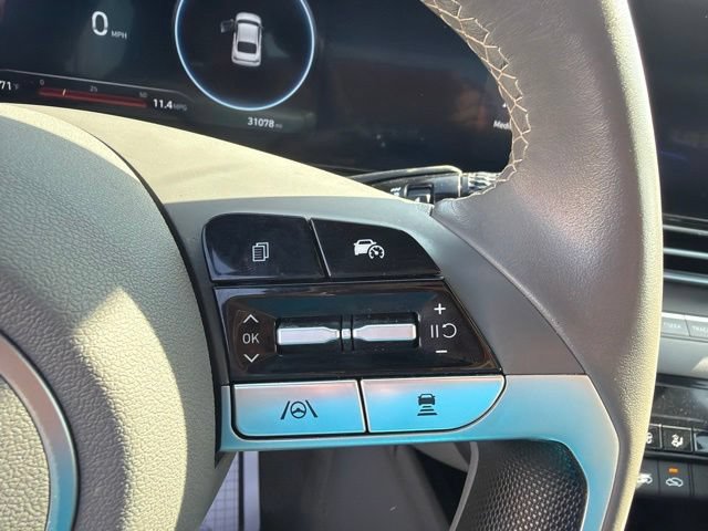 Used 2025 Hyundai Elantra SEL FWD image 13