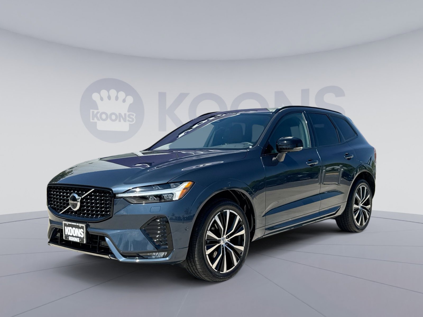 Used 2023 Volvo XC60 B5 Plus w/ Climate Package AWD/4WD image 1