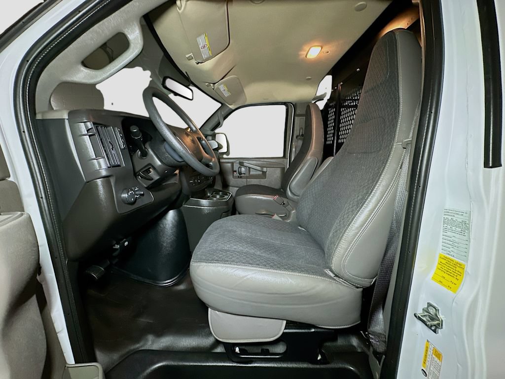 Used 2025 Chevrolet Express 2500 w/ Driver Convenience Package RWD image 18