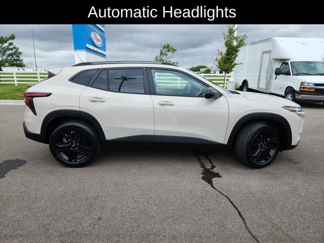 Used 2026 Chevrolet Trax ACTIV w/ Sunroof Package FWD image 12