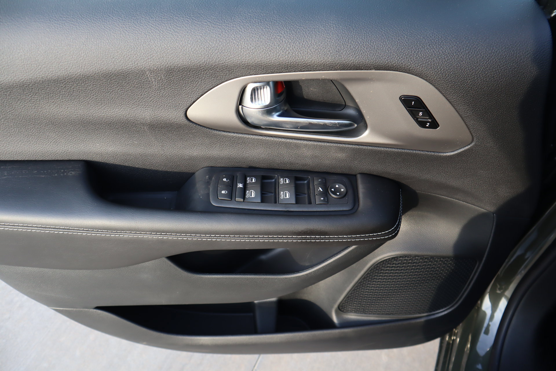 New 2027 Chrysler Pacifica Limited FWD image 17