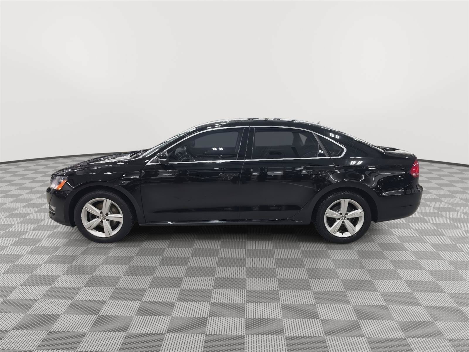 Used 2015 Volkswagen Passat 1.8T Limited Edition FWD image 6