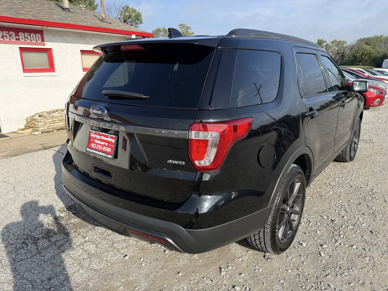 Used 2017 Ford Explorer XLT w/ Equipment Group 202A AWD/4WD image 3