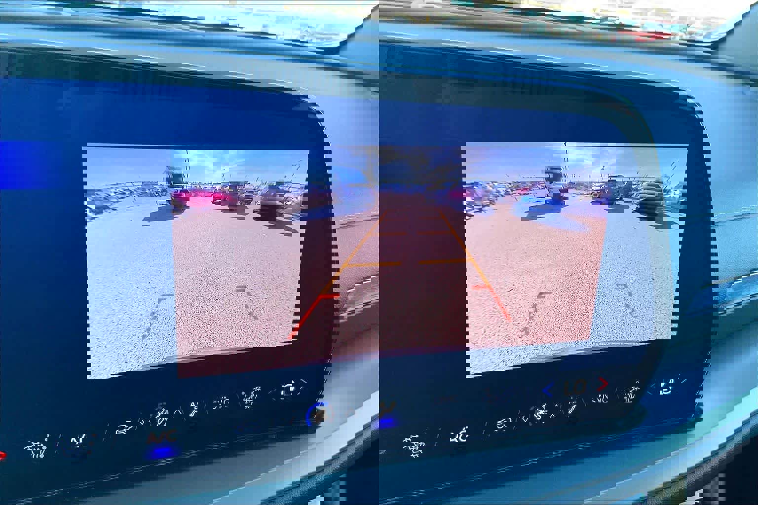 Used 2025 Chevrolet Traverse LT image 27