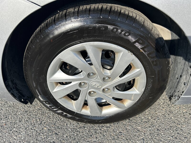 Used 2020 Hyundai Elantra SE w/ Convenience Package (C2) FWD image 7