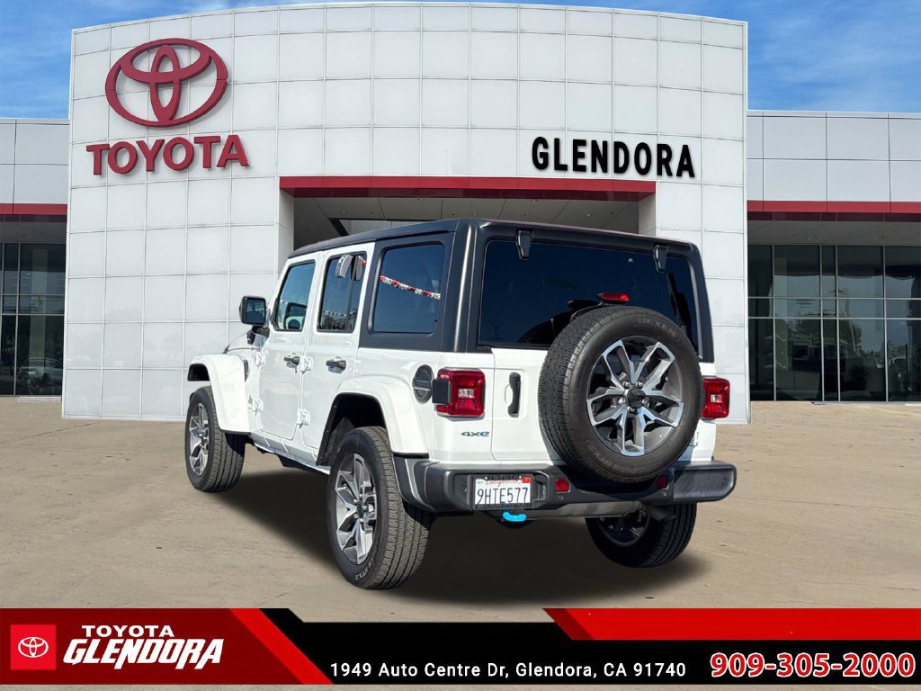 Used 2024 Jeep Wrangler Unlimited w/ Convenience Group AWD/4WD image 8