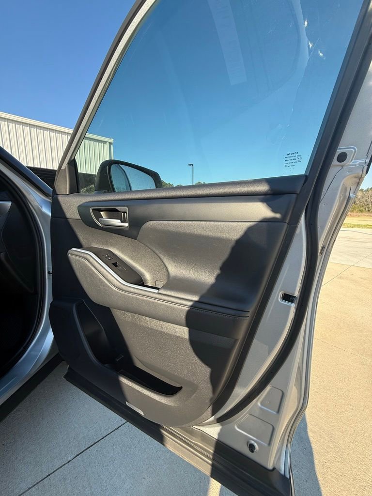 Used 2023 Toyota Highlander XSE image 18