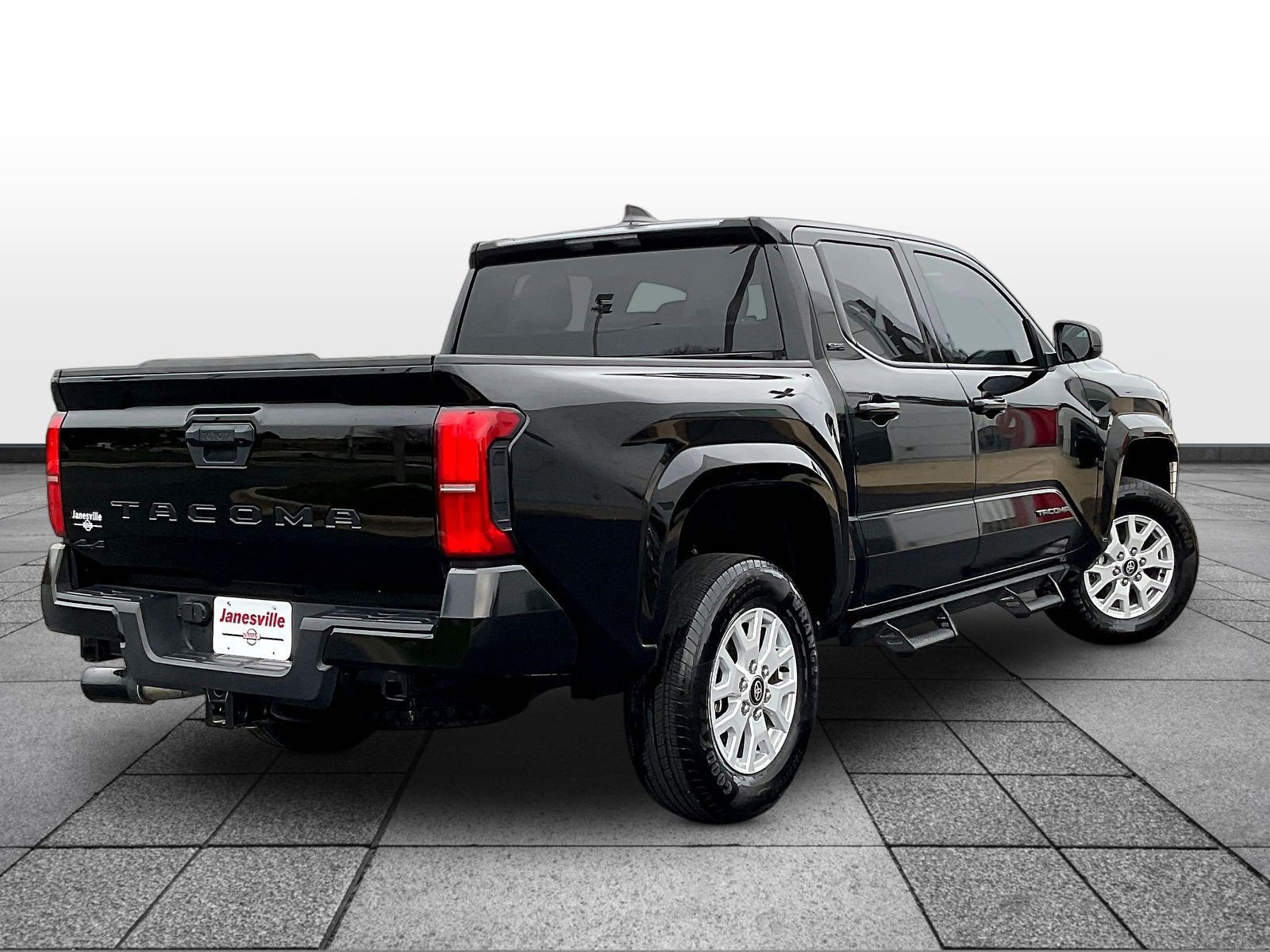 Used 2025 Toyota Tacoma SR5 AWD/4WD image 7