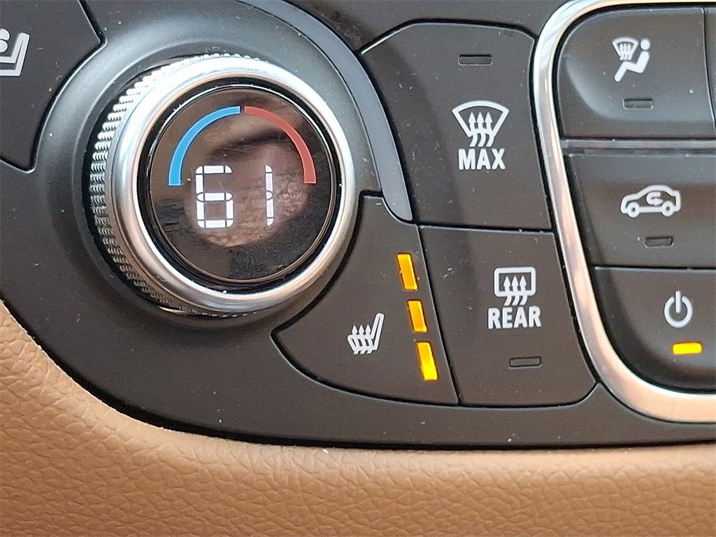 Used 2018 Chevrolet Equinox Premier image 26