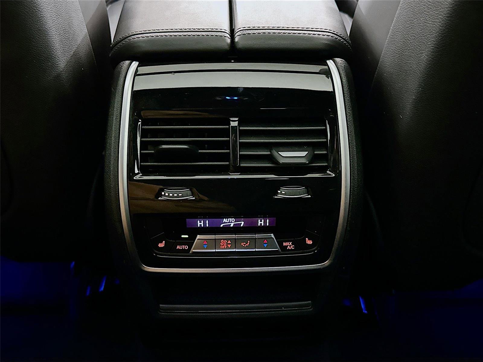 Used 2021 BMW X6 M50i image 27