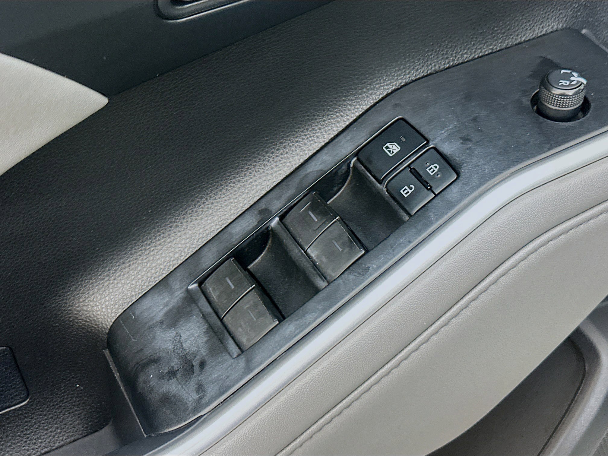 Used 2021 Toyota Highlander XLE FWD image 15