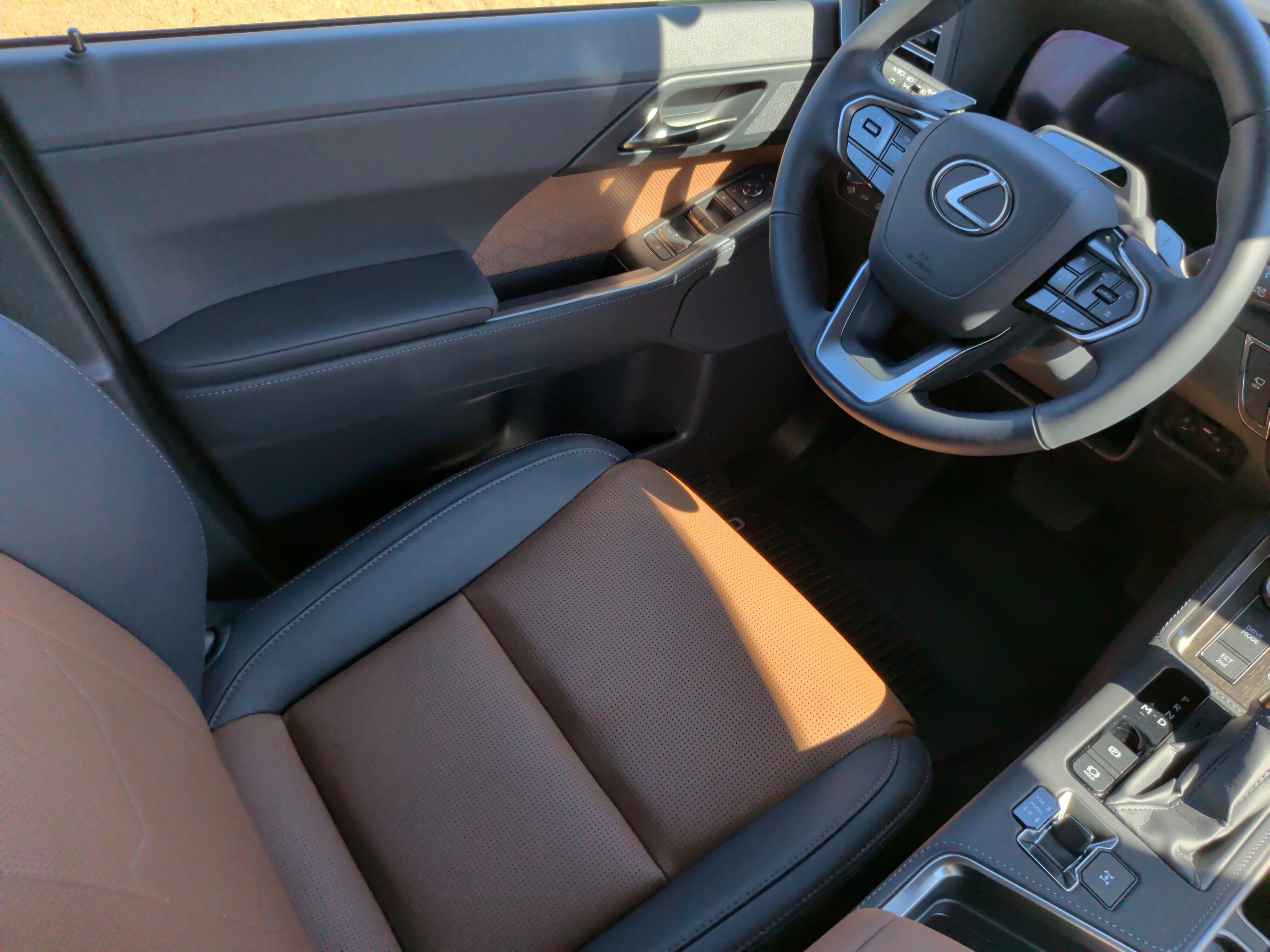 Used 2026 Lexus GX 550 w/ Accessory Package (2T) image 33