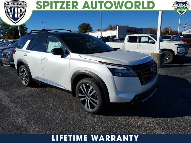 New 2025 Nissan Pathfinder Platinum w/ Black Appearance Package