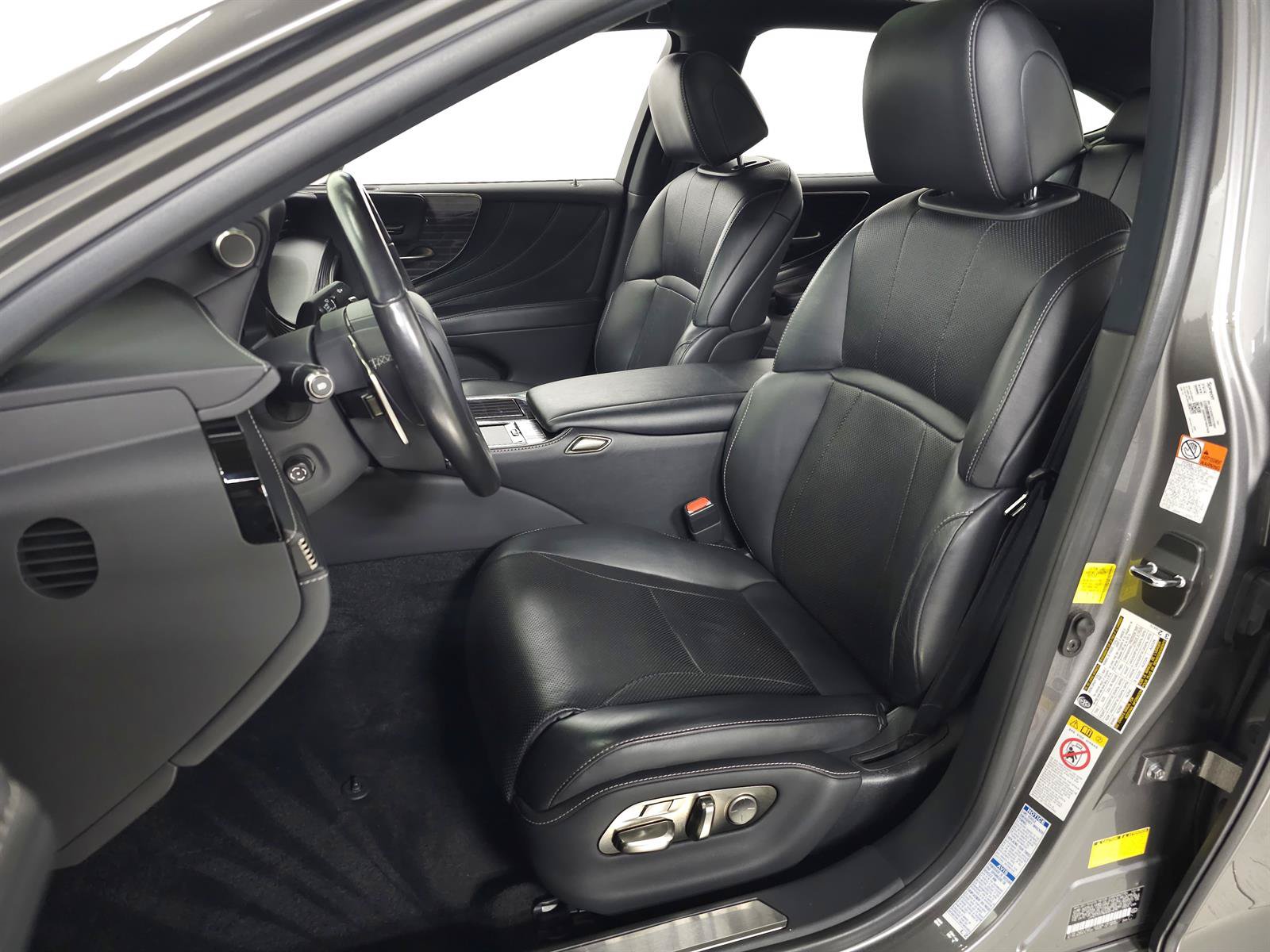 Used 2019 Lexus LS 500h AWD image 17