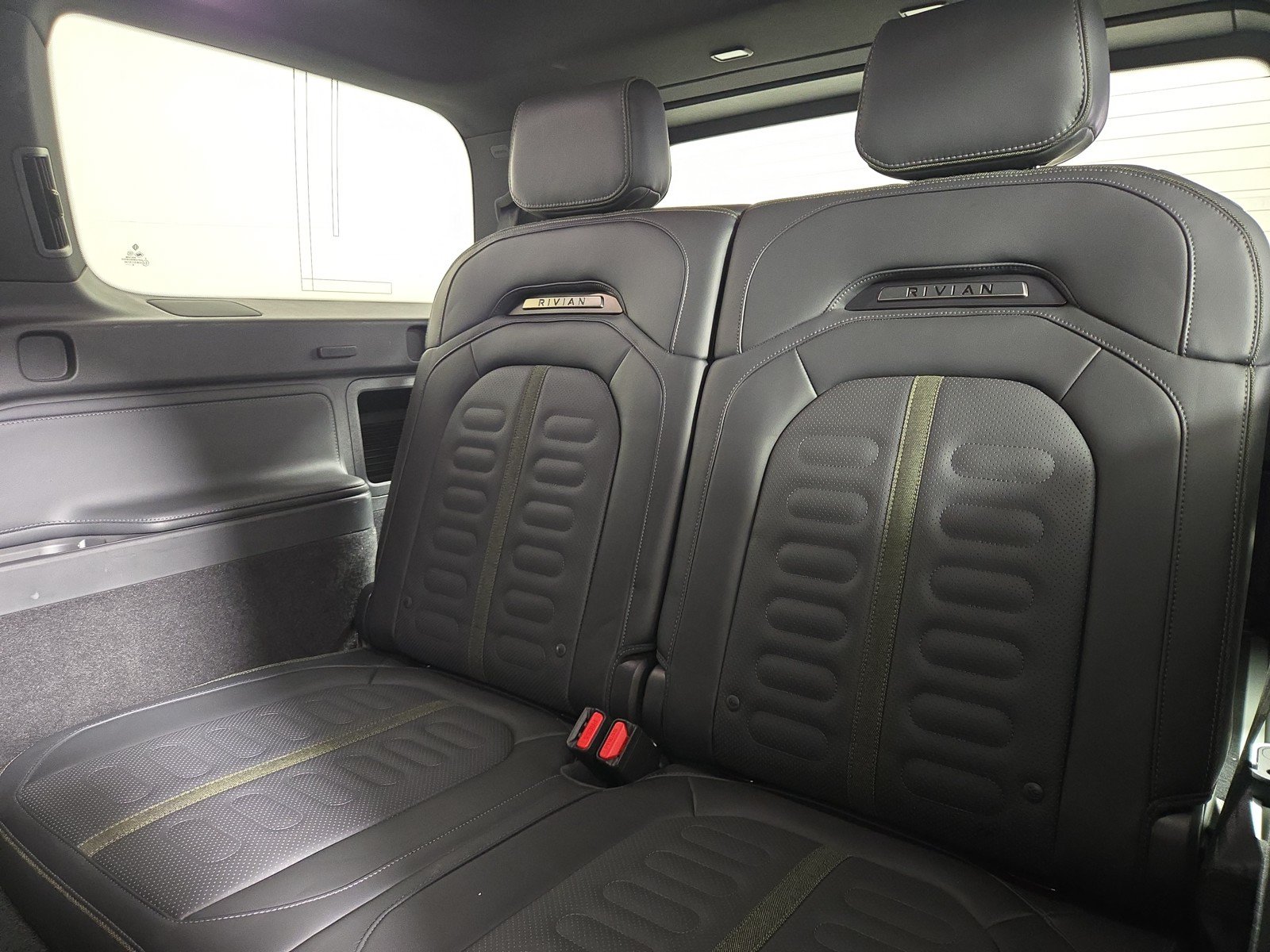 Used 2025 Rivian R1S Adventure AWD/4WD image 22