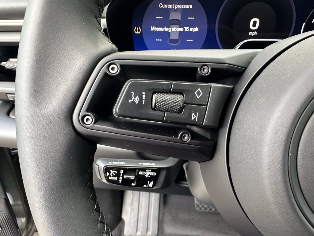 Used 2026 Porsche Macan Electric RWD image 18