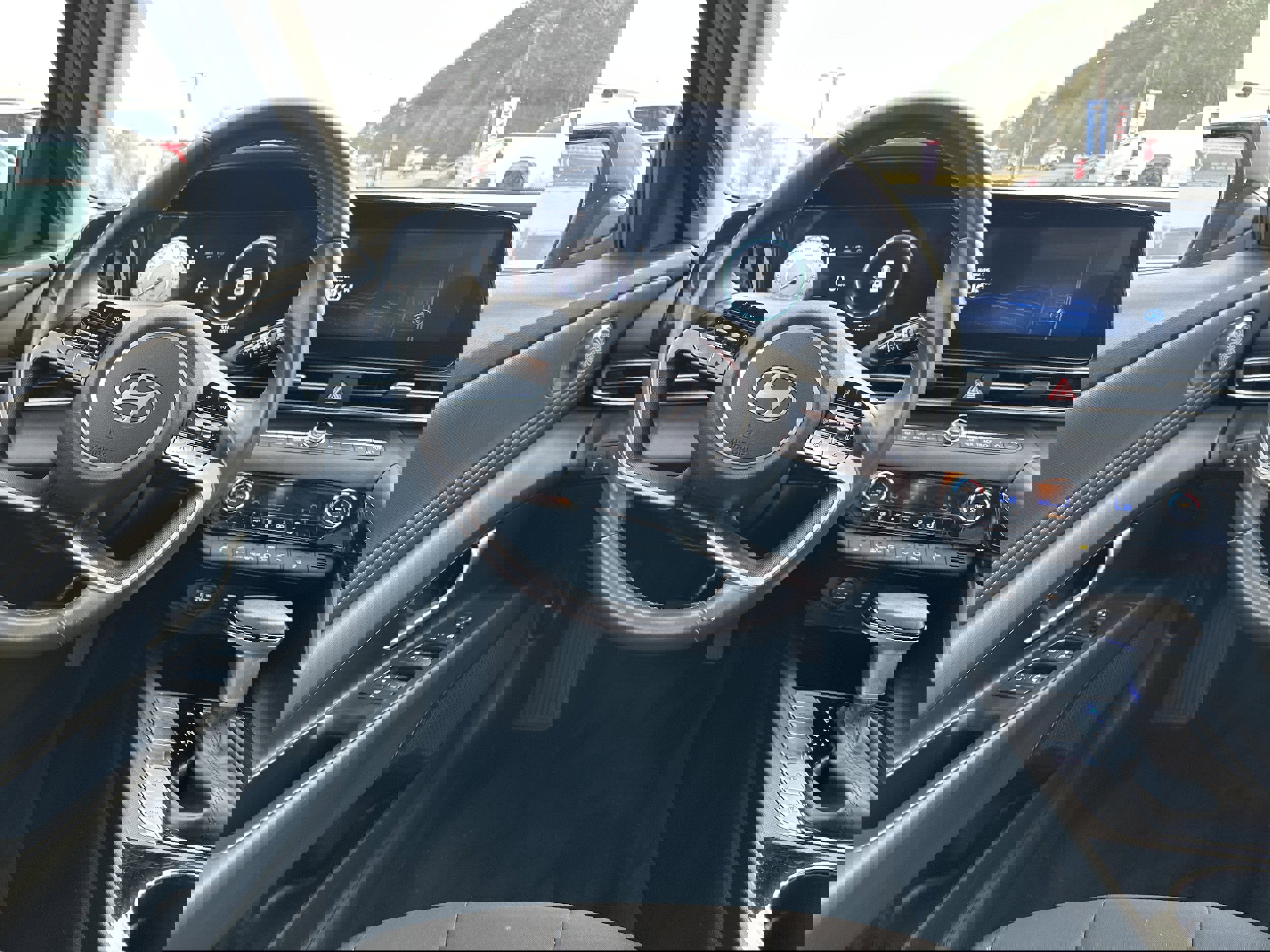 Used 2025 Hyundai Elantra SEL image 23