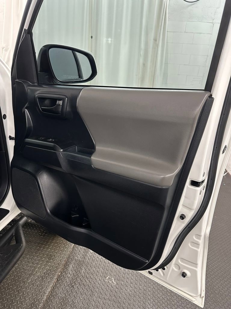 Used 2018 Toyota Tacoma SR w/ SR Convenience Package image 30