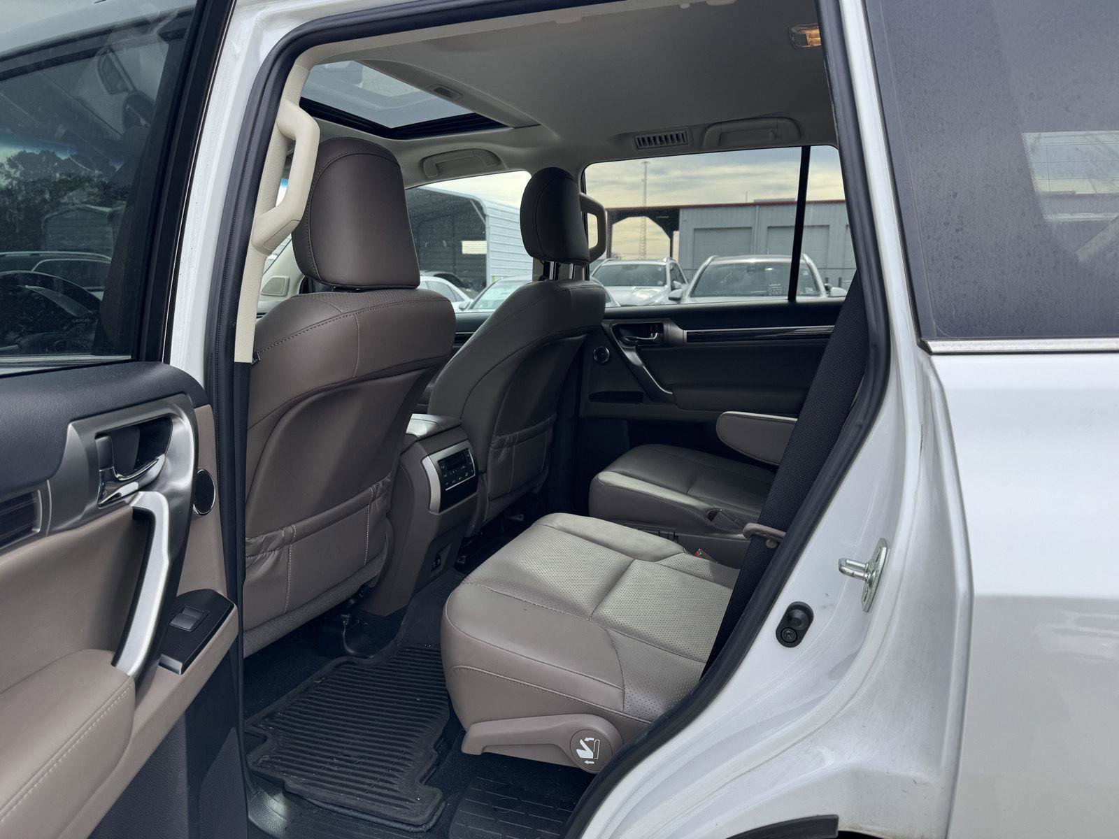 Used 2023 Lexus GX 460 Luxury image 16