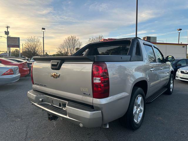 Used 2007 Chevrolet Avalanche LTZ w/ LTZ Preferred Equipment Group AWD/4WD image 5
