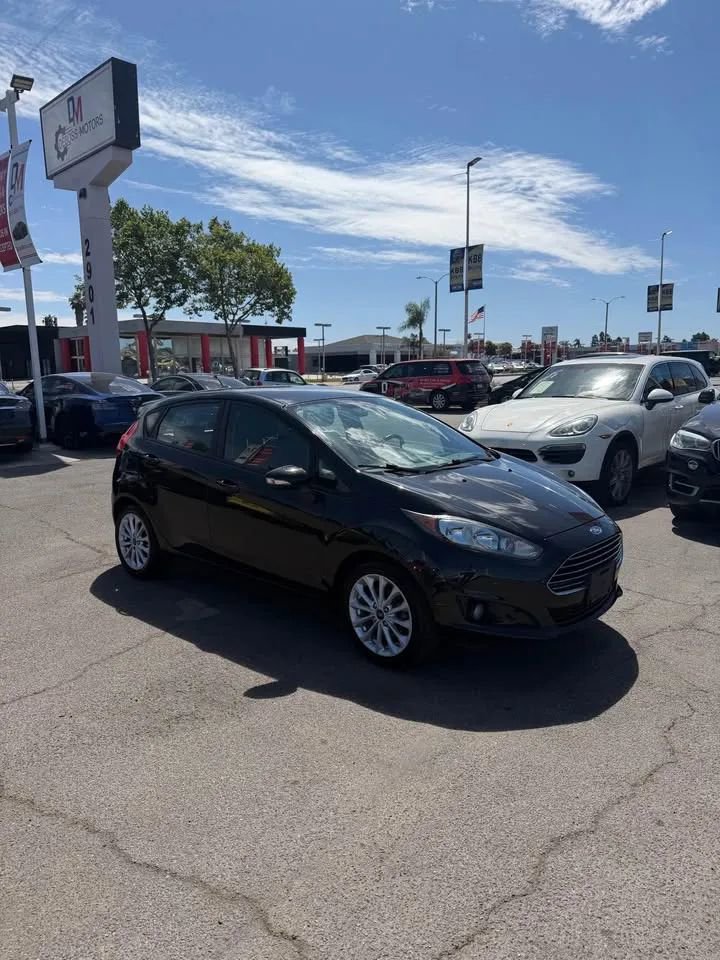Used 2014 Ford Fiesta SE w/ Equipment Group 201A image 4