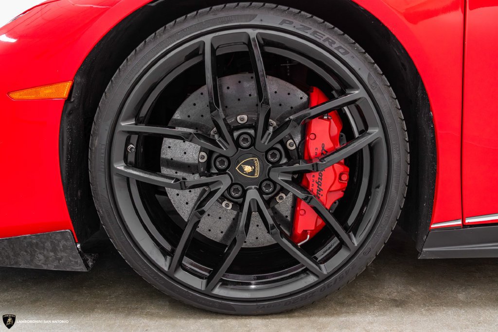 Used 2018 Lamborghini Huracan Performante AWD/4WD image 6
