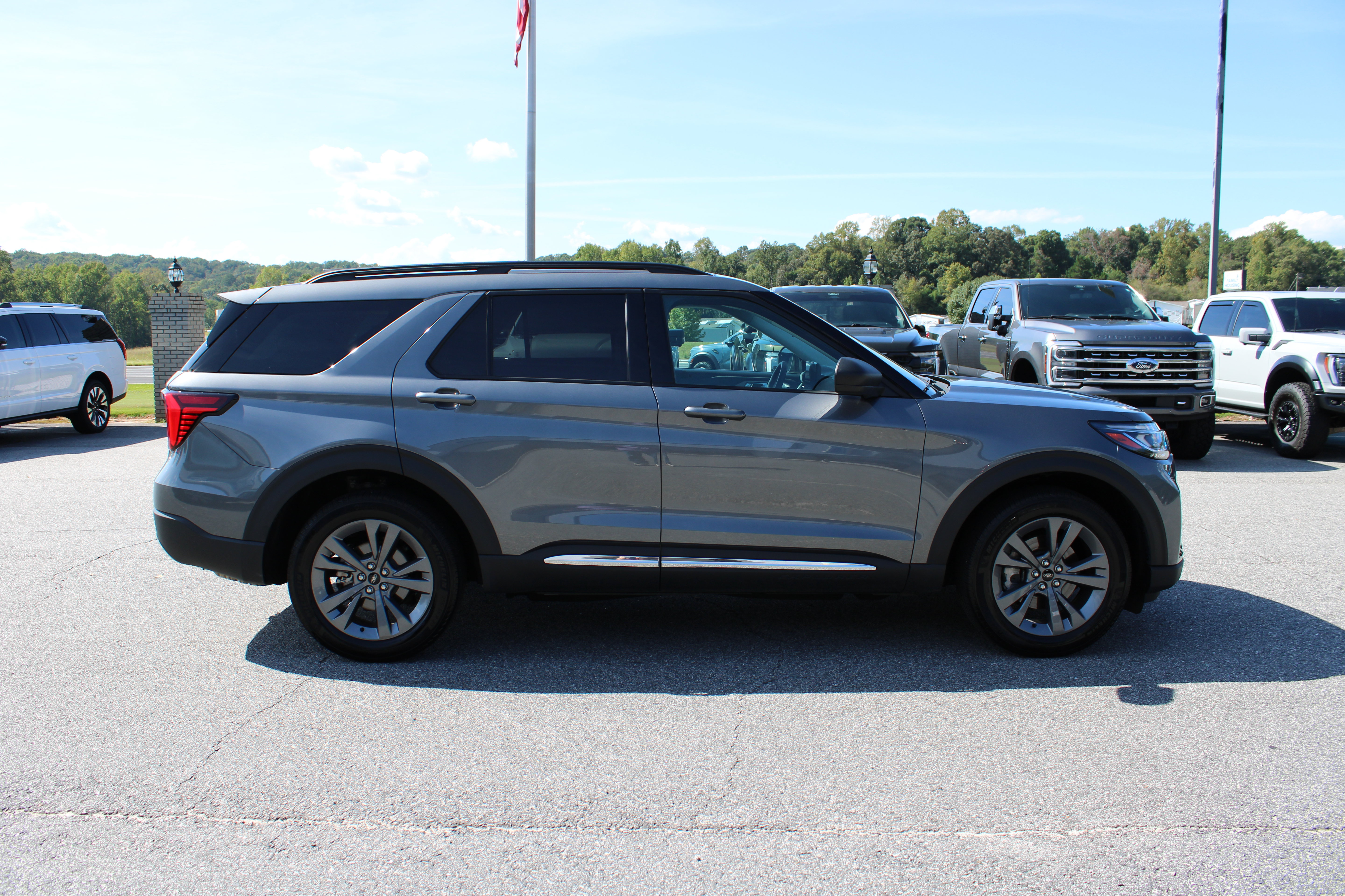 Used 2025 Ford Explorer Active w/ Active Comfort Package AWD/4WD image 5