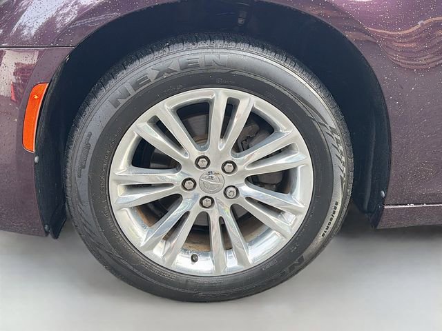 Used 2021 Chrysler 300 Touring RWD image 36