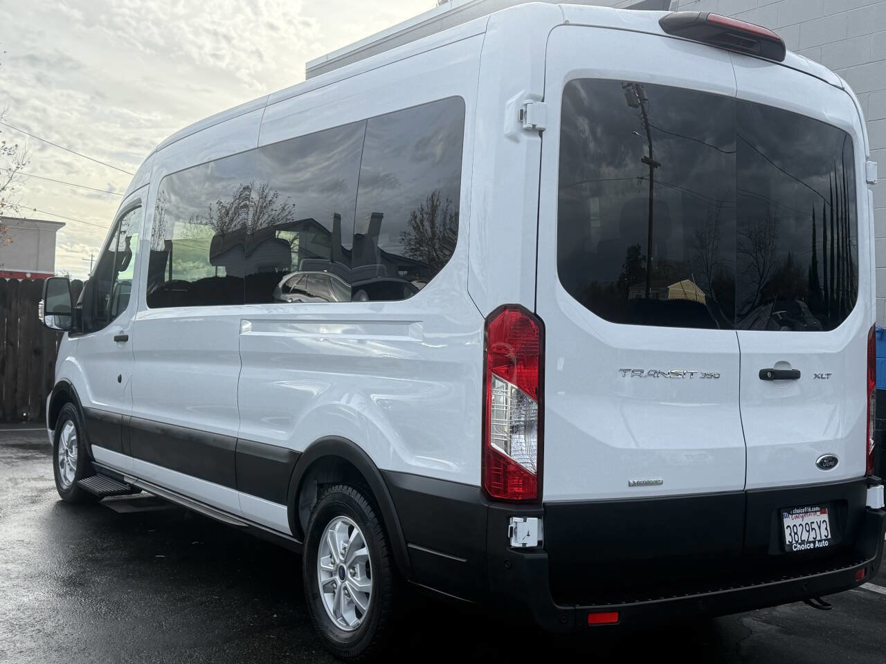 Used 2023 Ford Transit 350 XLT image 4