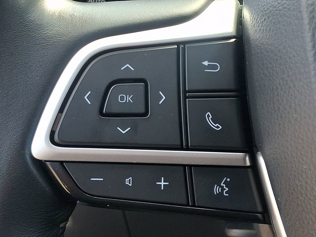 Used 2023 Toyota Highlander XLE AWD/4WD image 23