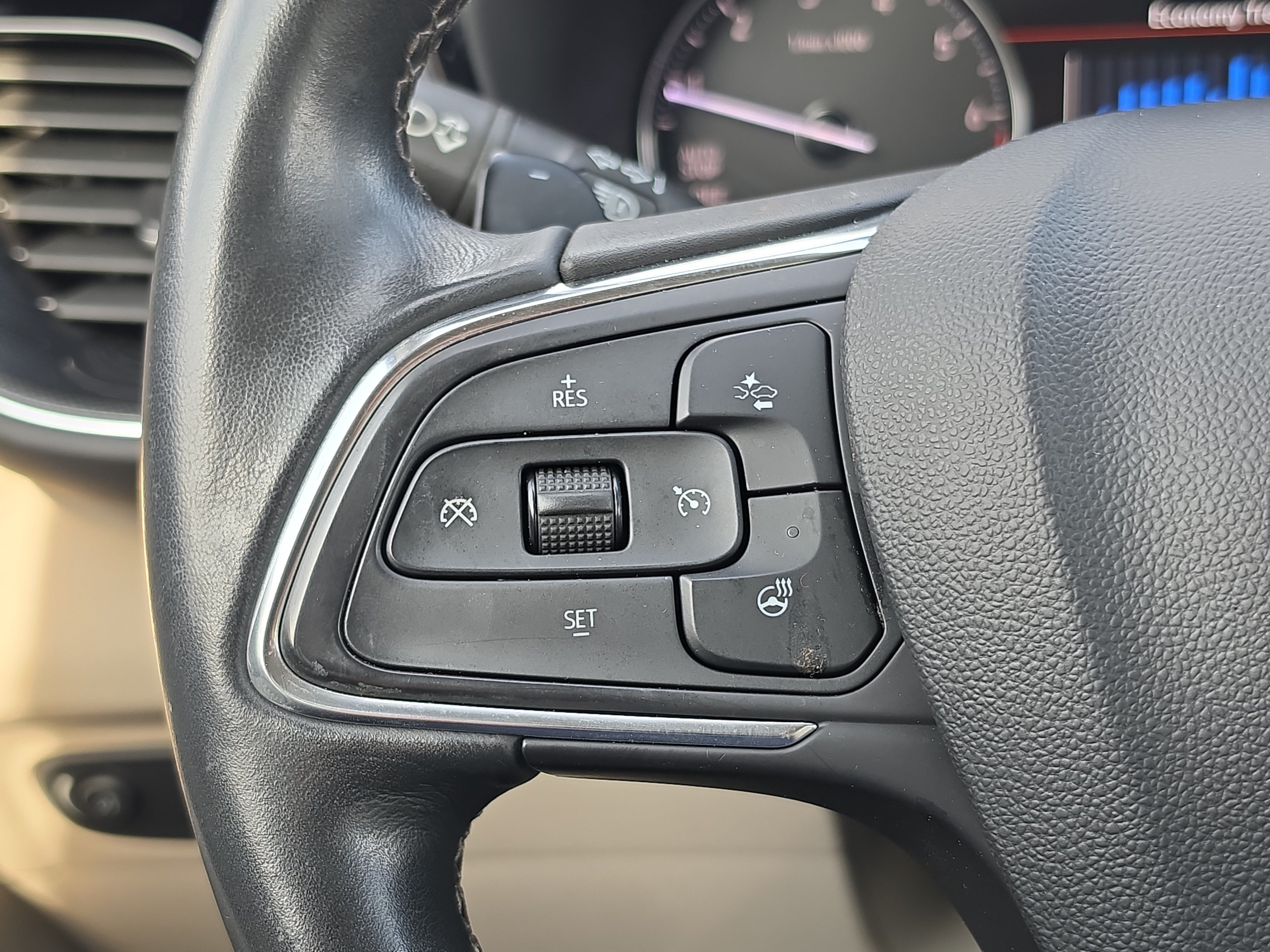 Used 2022 Buick Envision Essence w/ Safety Package FWD image 20
