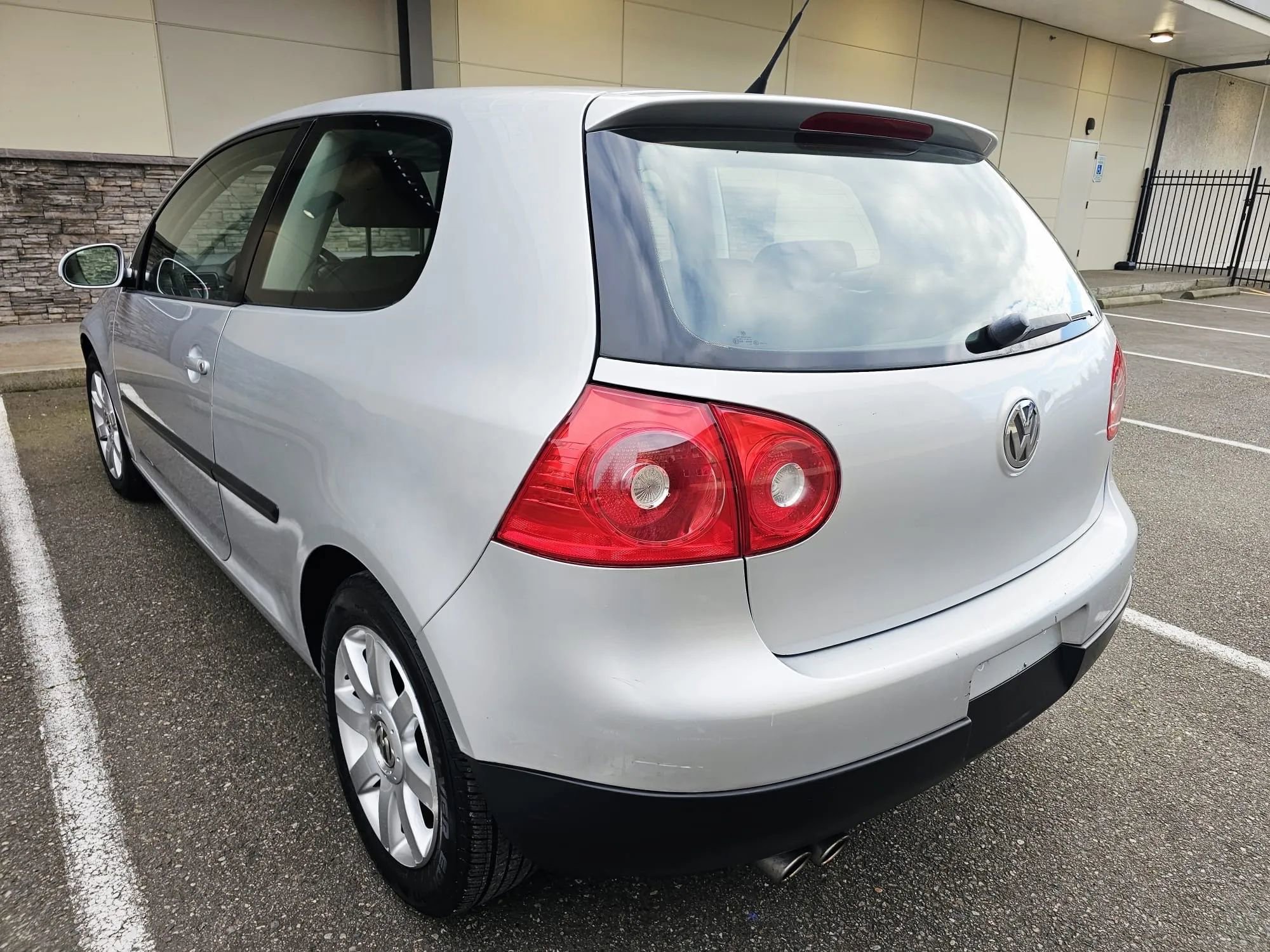 Used 2008 Volkswagen Rabbit S image 3