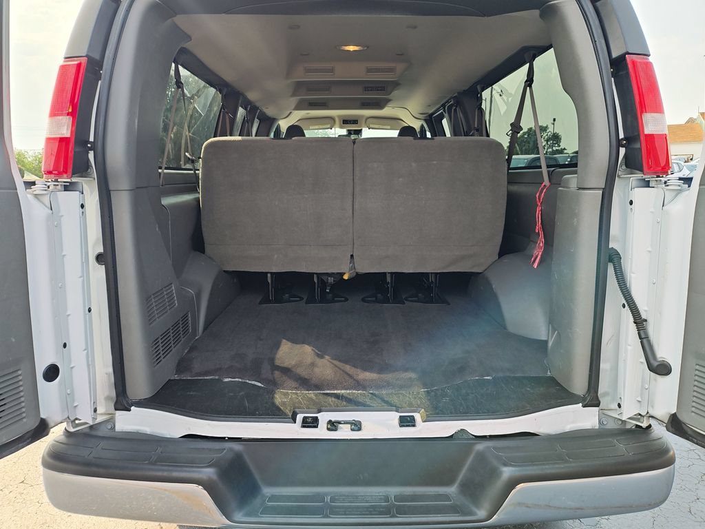 Used 2025 Chevrolet Express 3500 LT w/ LT Preferred Equipment Group RWD image 9