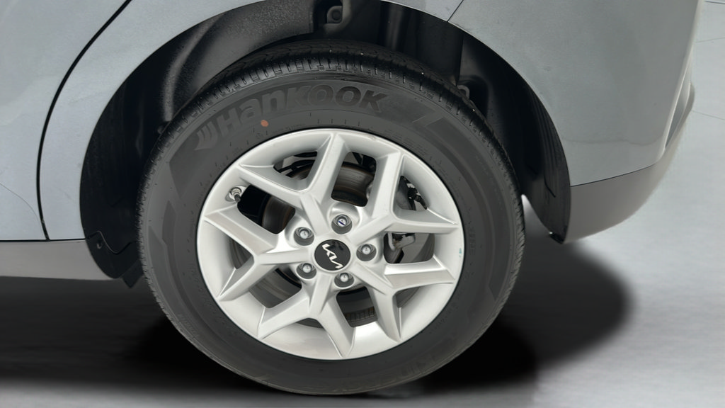 Used 2025 Kia Soul LX w/ LX Technology Package FWD image 8