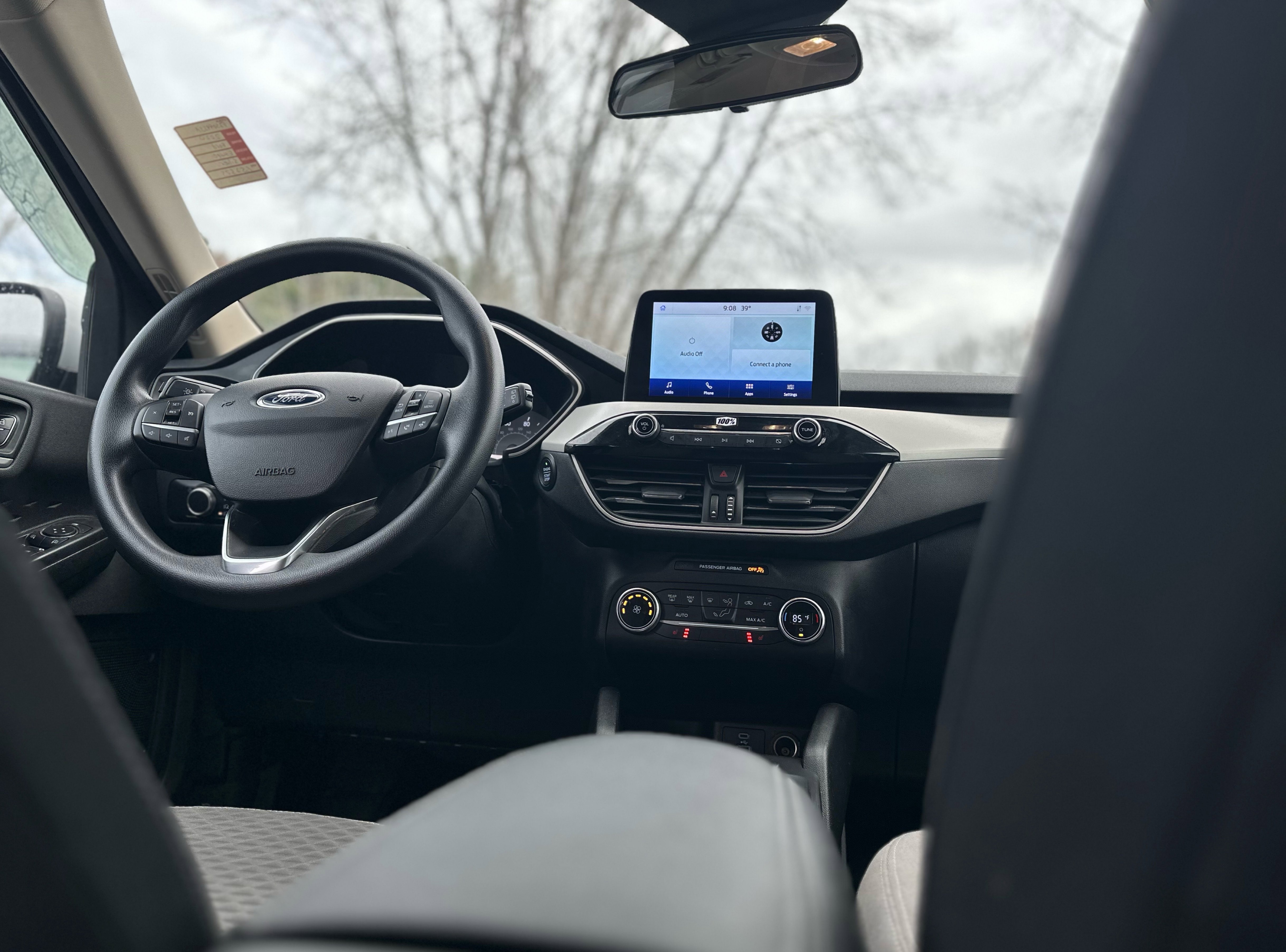 Used 2020 Ford Escape SE image 2