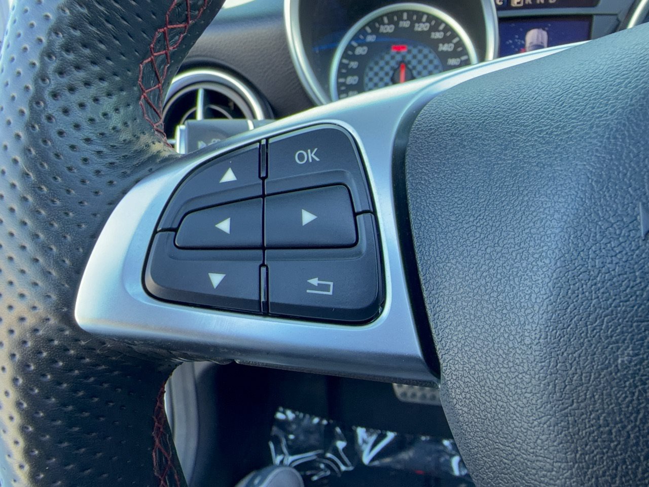 Used 2017 Mercedes-Benz SLC 43 AMG image 18
