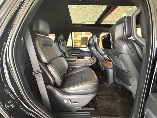Used 2025 Lincoln Navigator Black Label AWD/4WD image 32