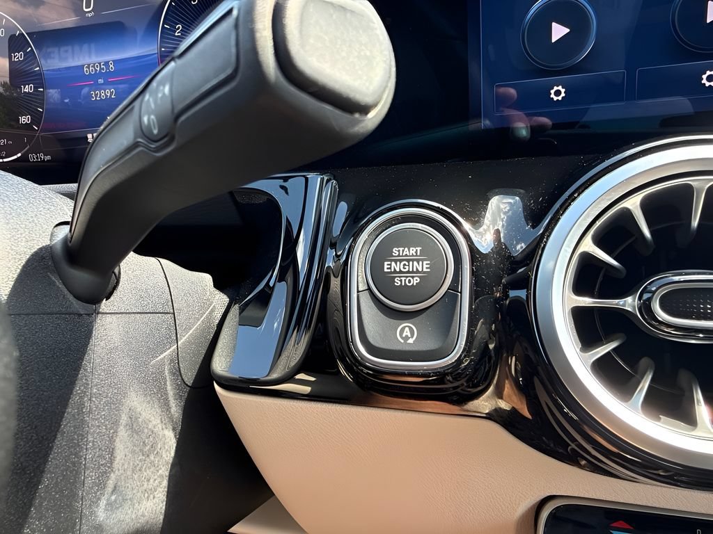 Used 2025 Mercedes-Benz GLA 250 image 16