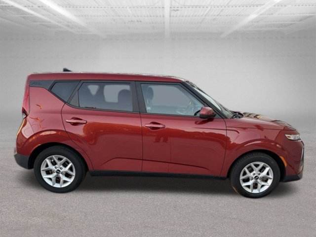 Used 2022 Kia Soul LX w/ Technology Package FWD image 4