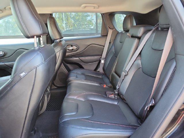 Used 2022 Jeep Cherokee Trailhawk AWD/4WD image 23