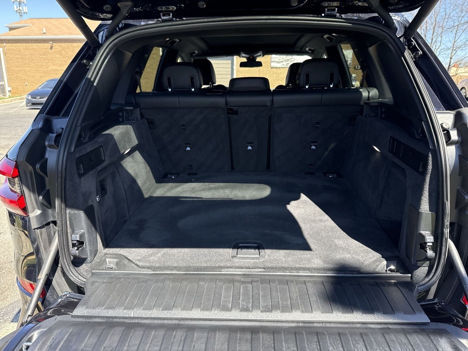 Used 2023 BMW X5 xDrive40i w/ M Sport Package image 23