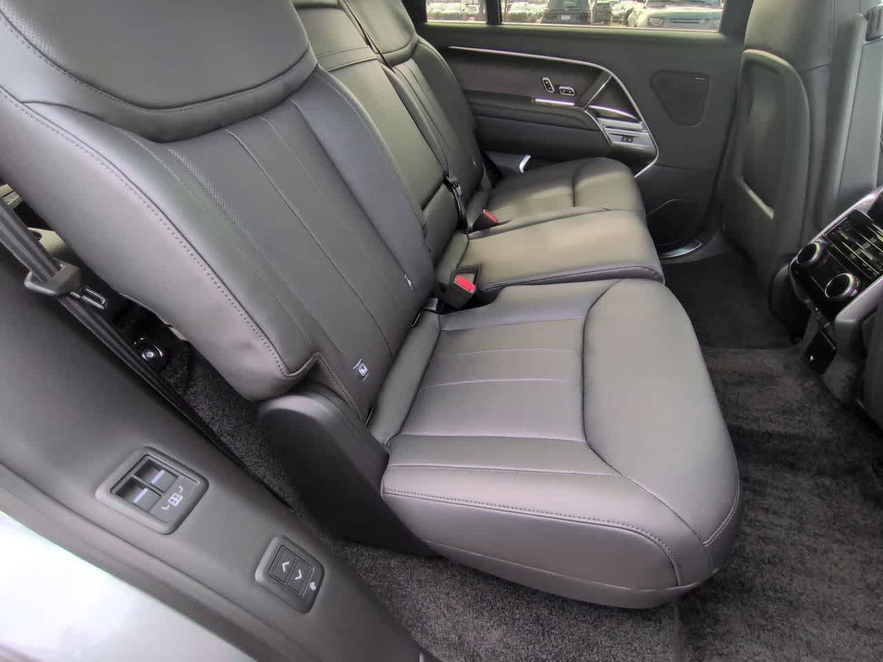 New 2026 Land Rover Range Rover Long Wheelbase SE AWD/4WD image 21