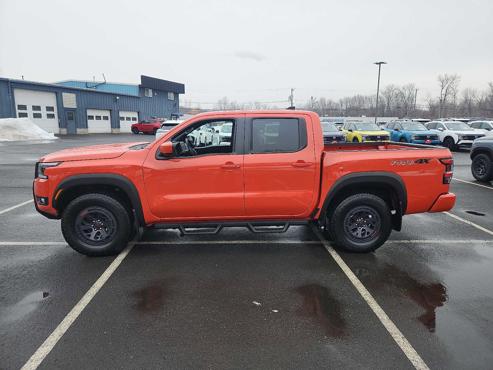 Used 2025 Nissan Frontier PRO-4X image 7