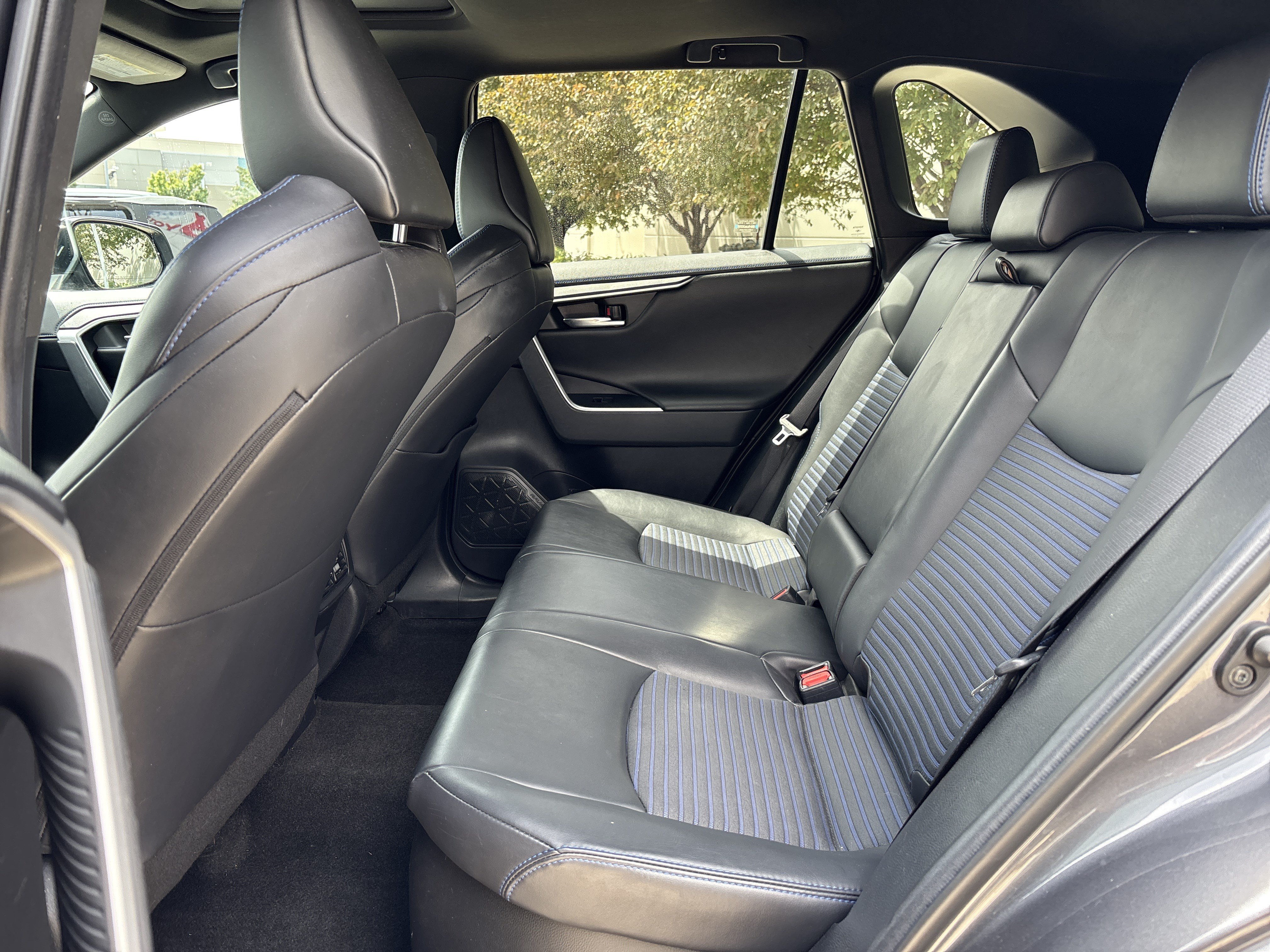 Used 2020 Toyota RAV4 XSE w/ XSE Grade Weather Package AWD/4WD image 30